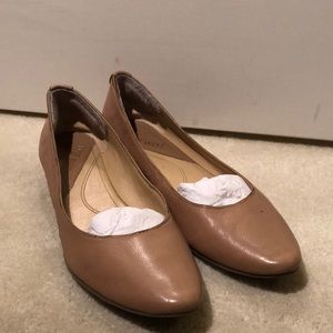 Nine West nude leather flats